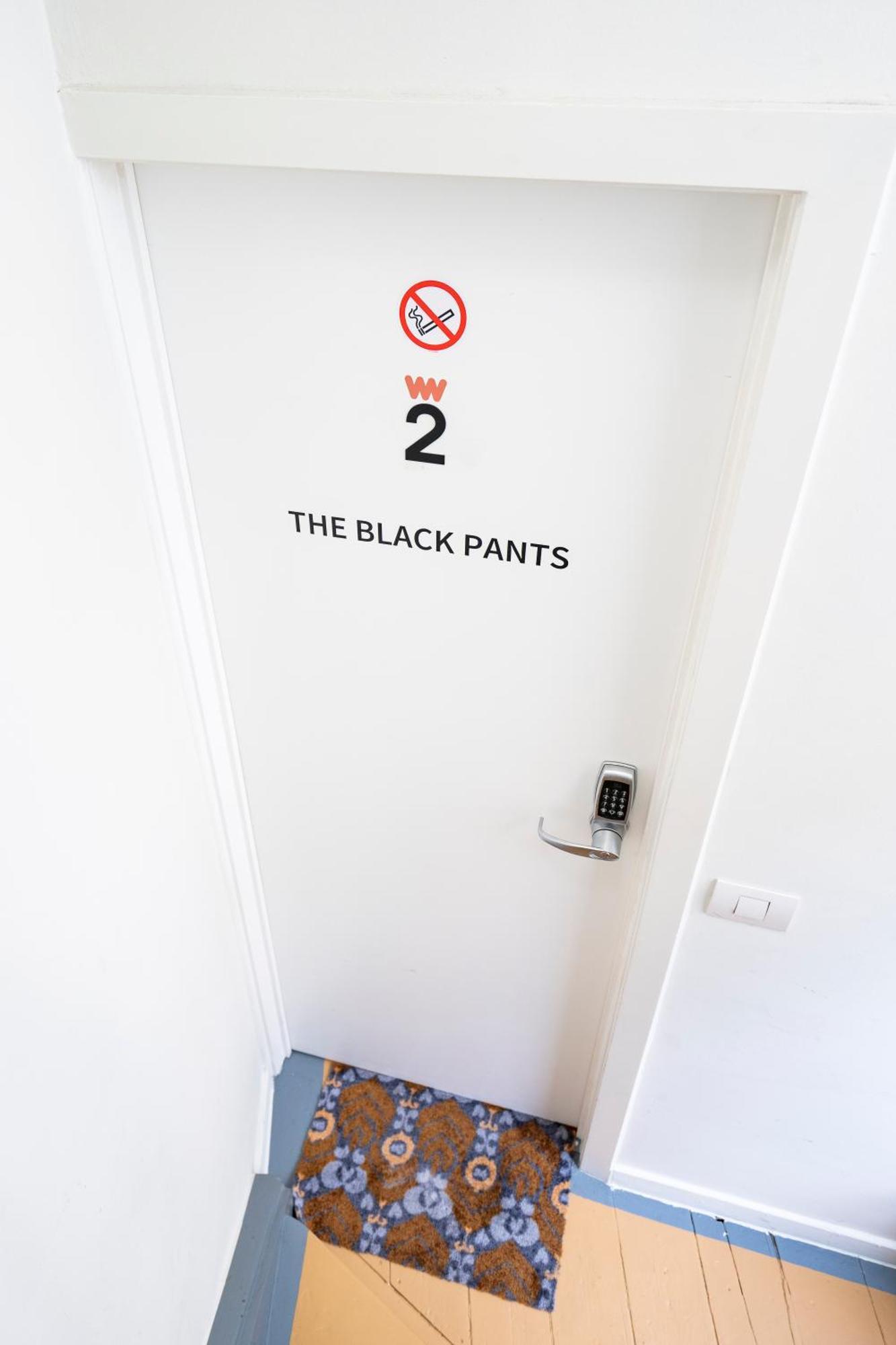Shway - The Black Pants Antverpy Exteriér fotografie